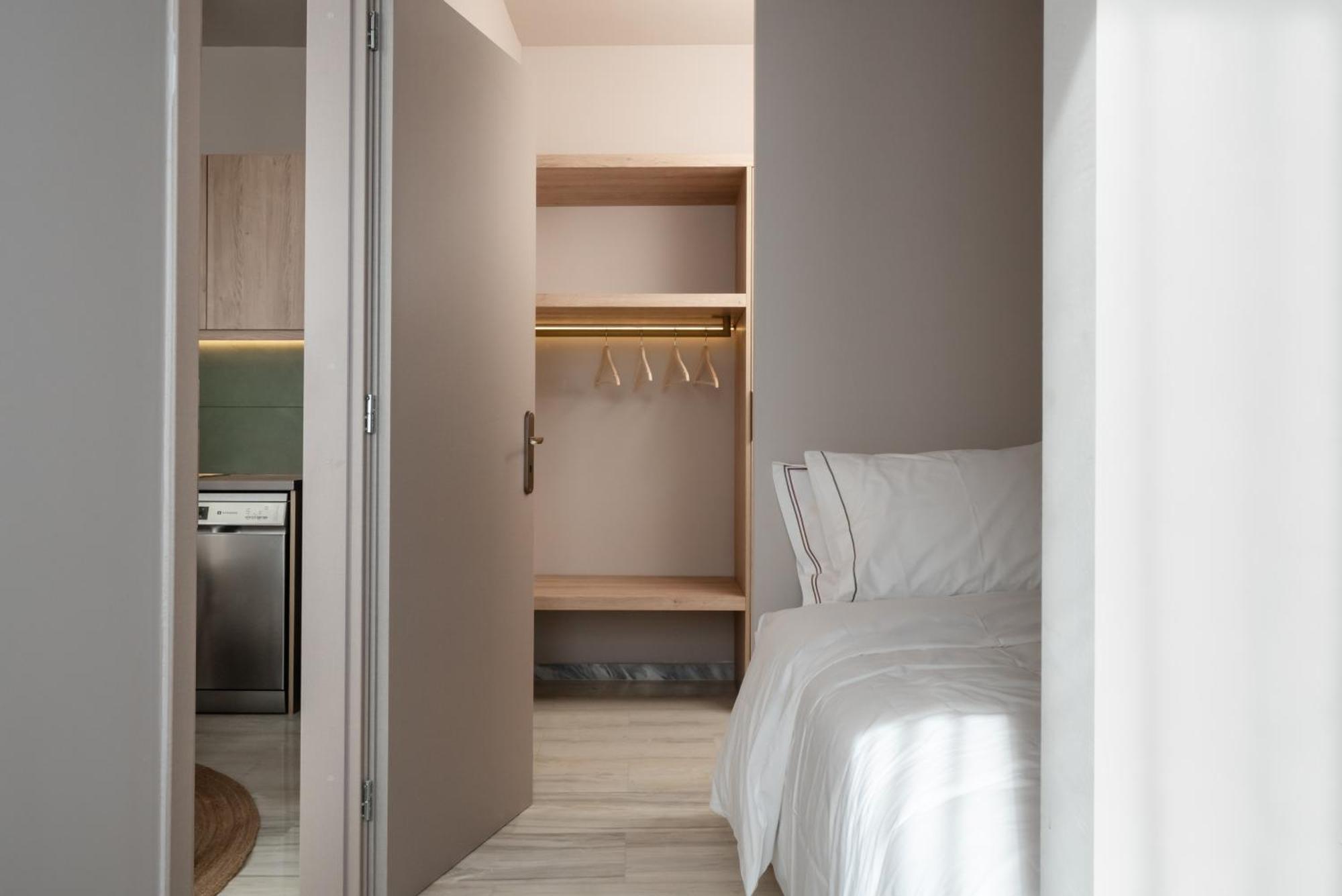 Num Suites & Lofts Атина Екстериор снимка