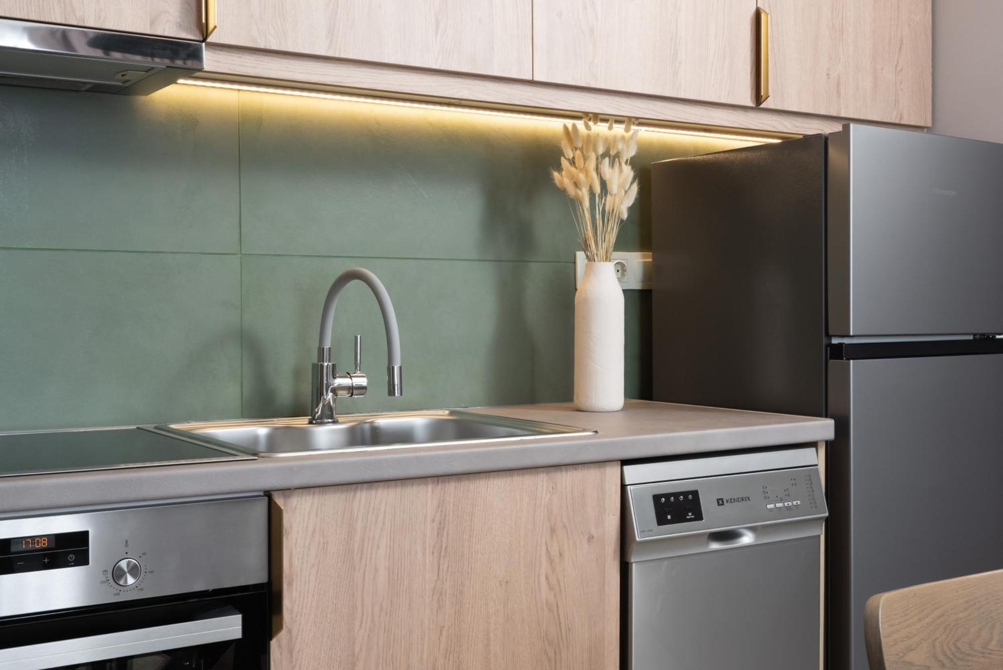 Num Suites & Lofts Атина Екстериор снимка