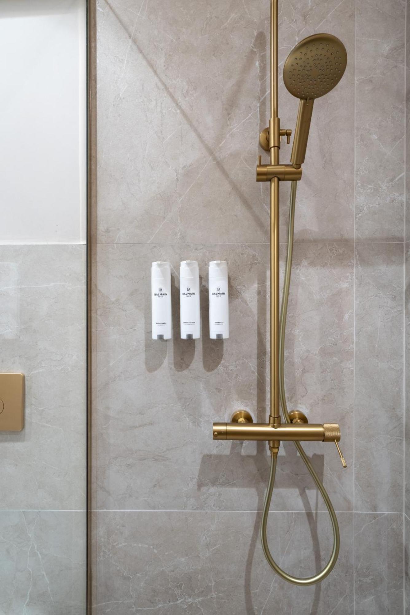 Num Suites & Lofts Атина Екстериор снимка